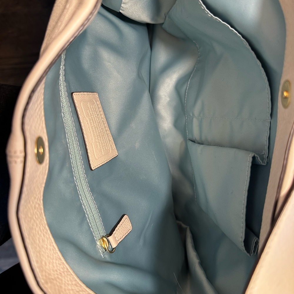 Gorgeous Cream Authentic Coach Leather Bag with Blue Interior - Picture 13 of 13